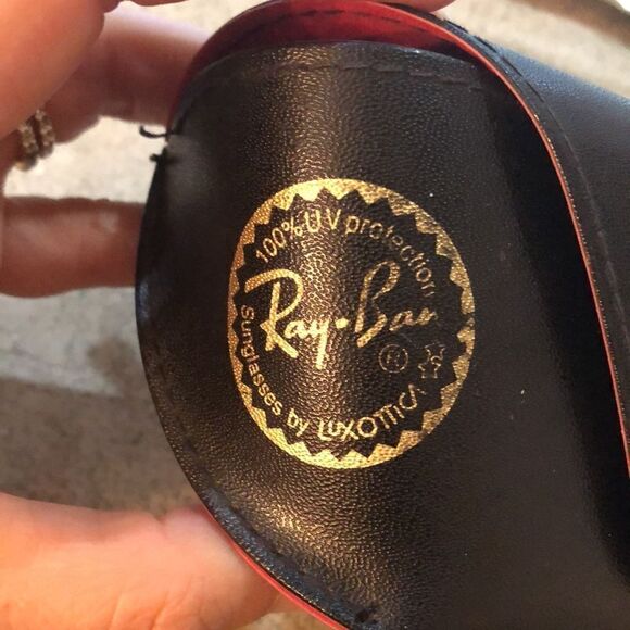 Ray-ban black case with red velvet interior - Picture 2 of 6